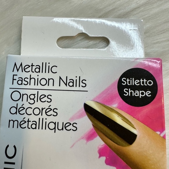 🩷5/$10 Sassy+Chic Metallic Fashion Nails - Picture 2 of 5